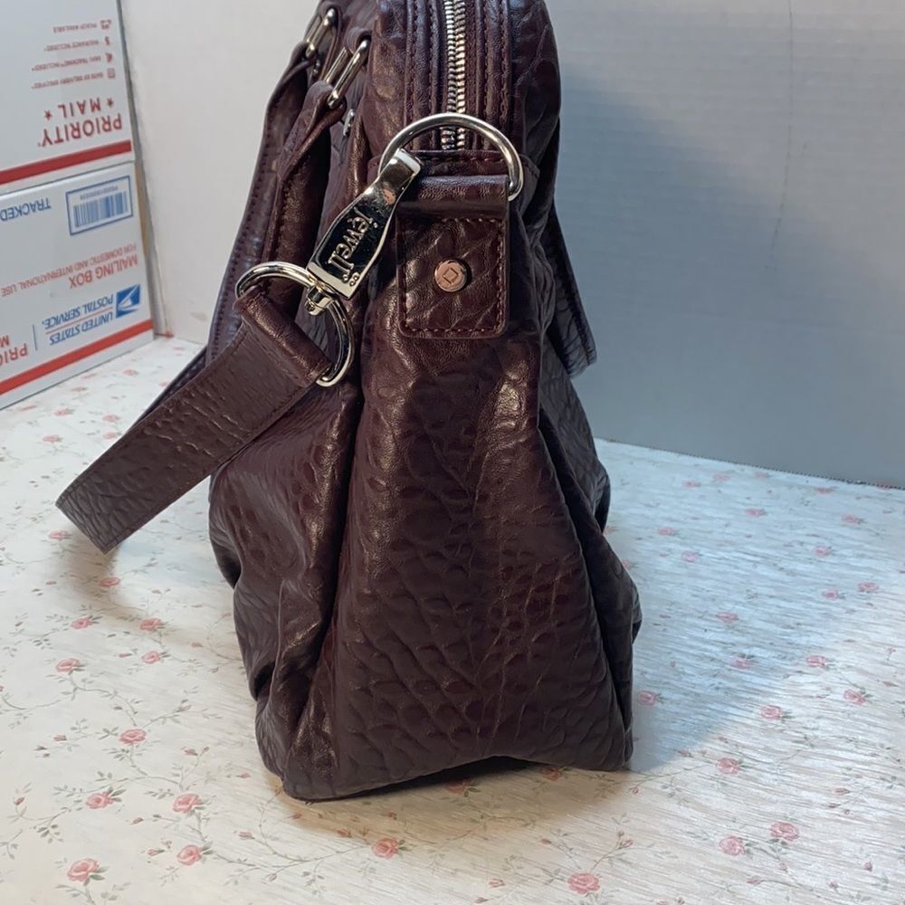 Jewel by Thirtyone Pebbled chocolate Handbag - Picture 3 of 9